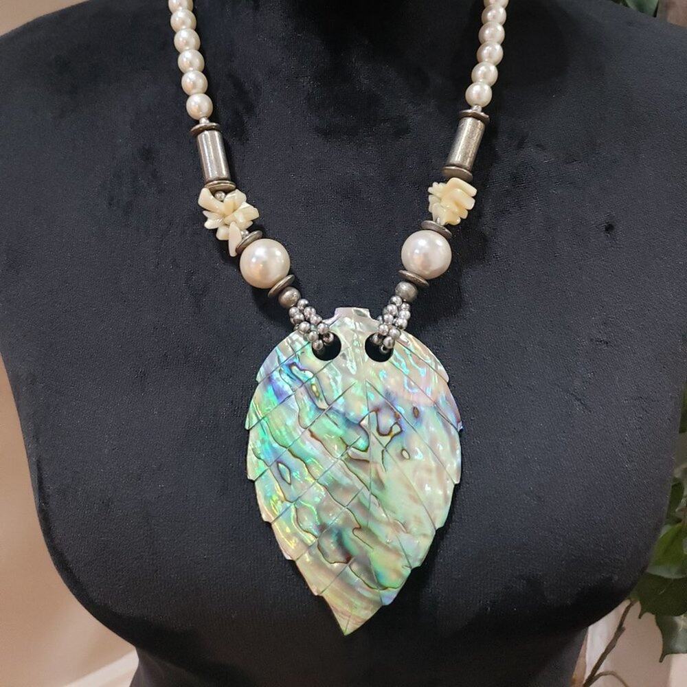Womens Fashion Faux Pearl Beaded Abalone Shell Crafted Leaf Pendant Necklace